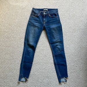 Skinny jeans with asymmetrical hem